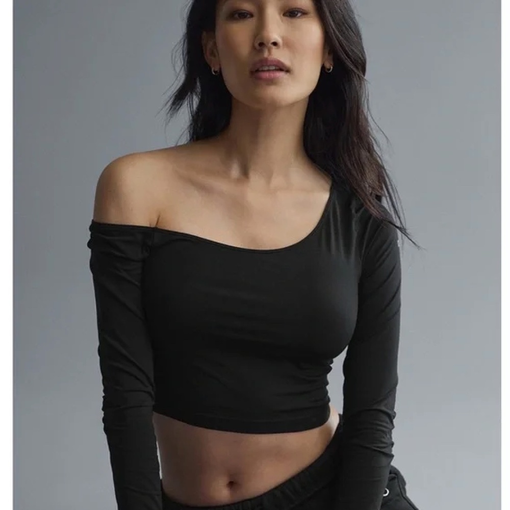 Alo Asymmetric Sheer Glow Long Sleeve Black M